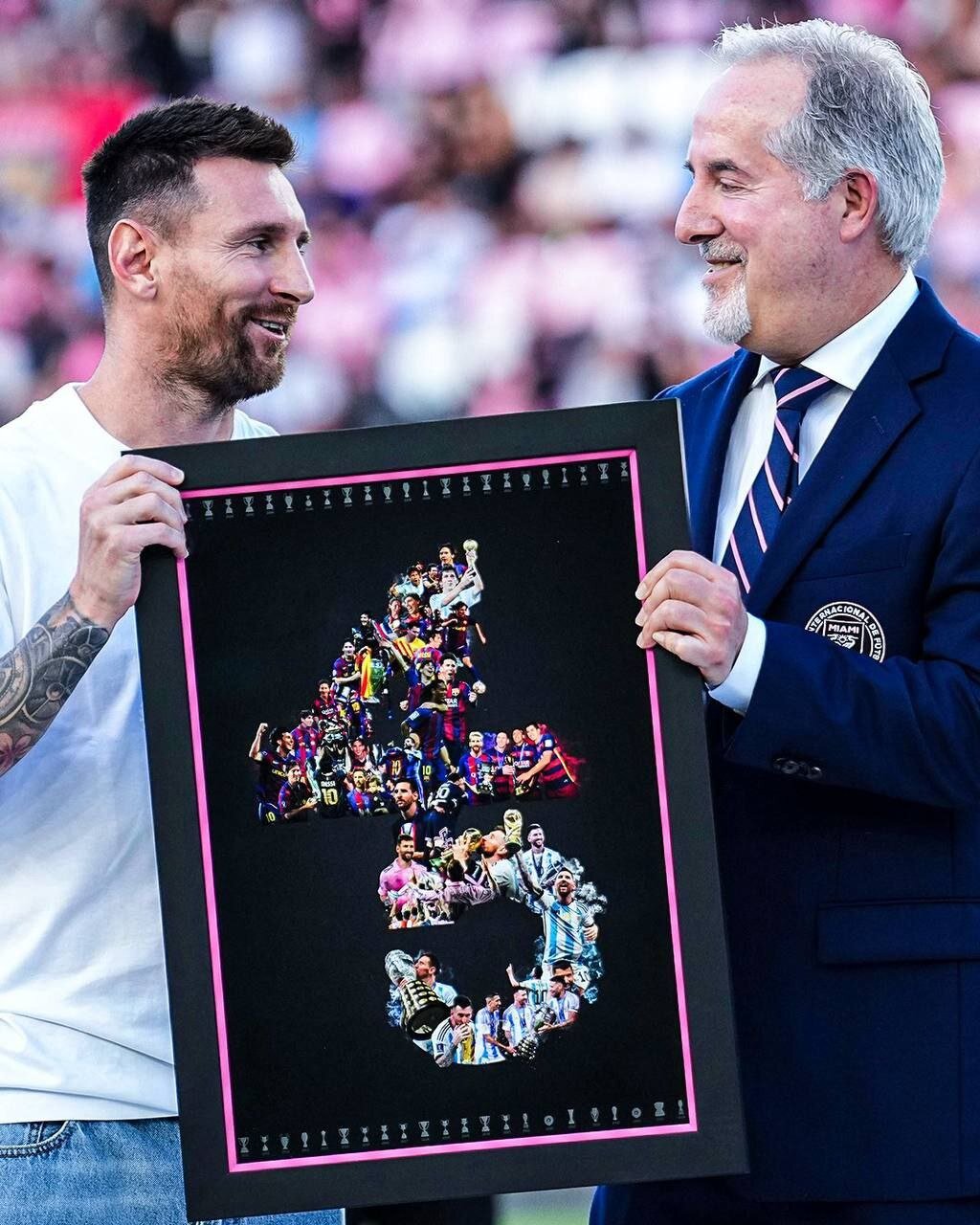 تقدیر از مسی با پای مصدوم! | عکس