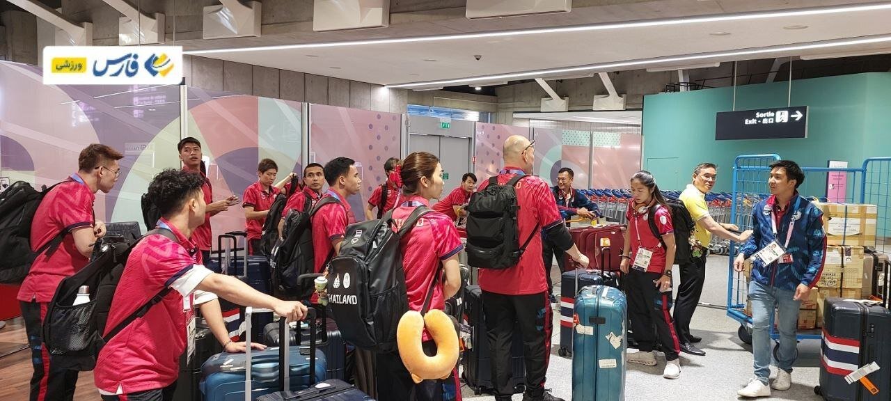 حضور همزمان کاروان ورزشکاران تایلند در فرودگاه شارل دوگل همراه با کاروان ایران | استقبال سفیر ایران در فرانسه از سومین گروه اعزام | تصاویر