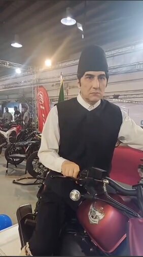 مرد مجسمهای ایران در آرزوی جهانی شدن | او ۴ ساعت بدون پلک زدن به یک نقطه خیره می شود!