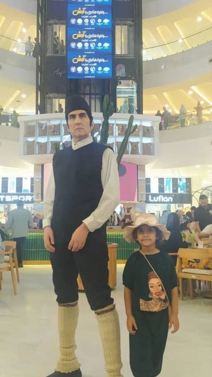 مرد مجسمهای ایران در آرزوی جهانی شدن | او ۴ ساعت بدون پلک زدن به یک نقطه خیره می شود!