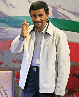 ۱۰ مقام سیاسی سخت لباس دنیا | از طاقه پیچ های قذافی تا شلوار آزاد خانواده کیم