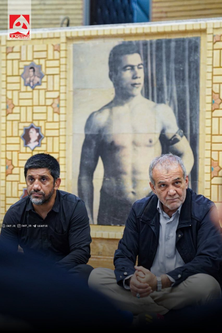 خوش و بش گرم پزشکیان با کشتی گیران | تصاویر جدید از دیدار حضور سرزده پزشکیان در کمپ تیم ملی