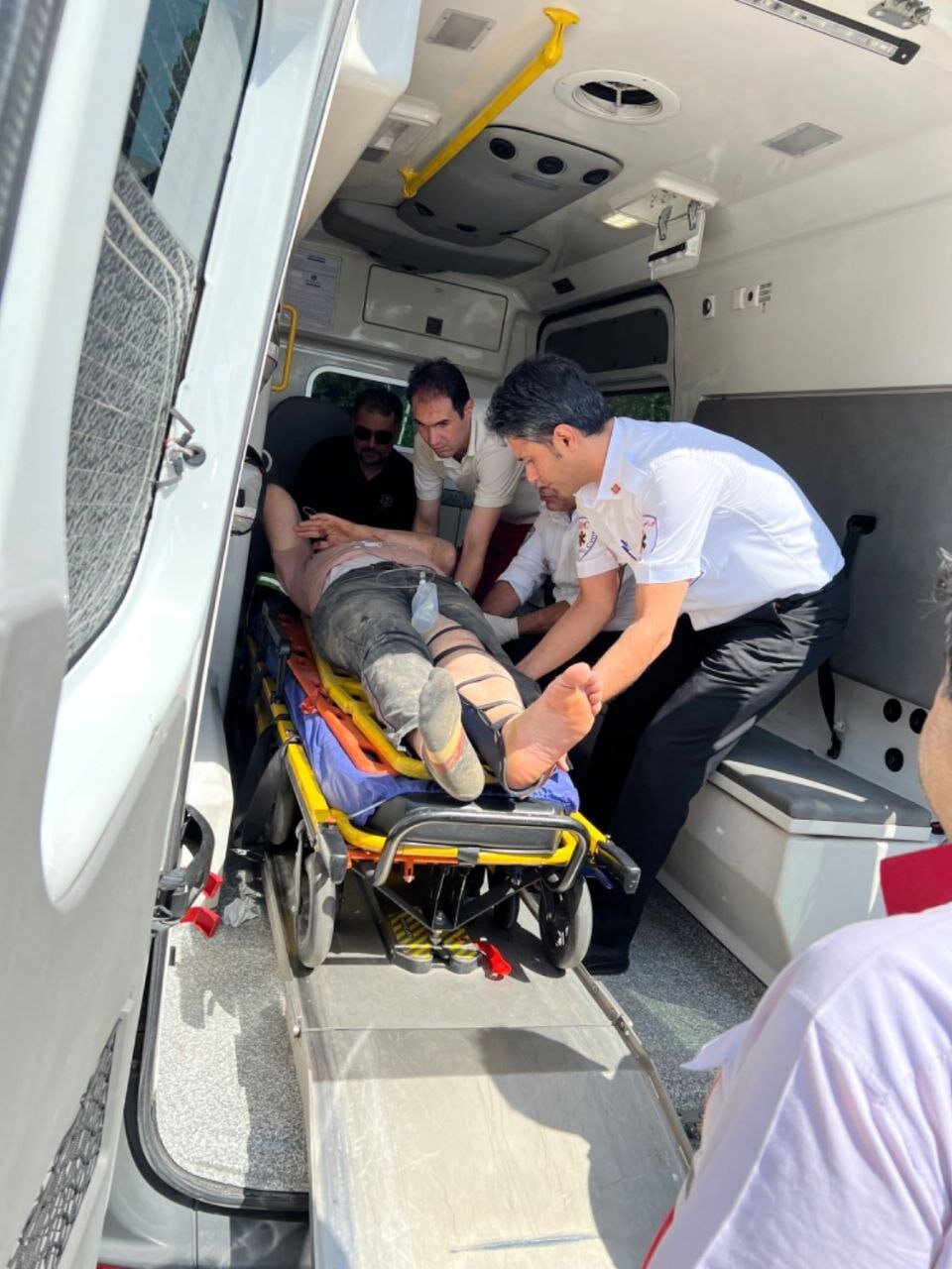 تصاویر وضعیت خودرو ها در جاده امامزاده داوود بعد از ریزش کوه | تصاویر