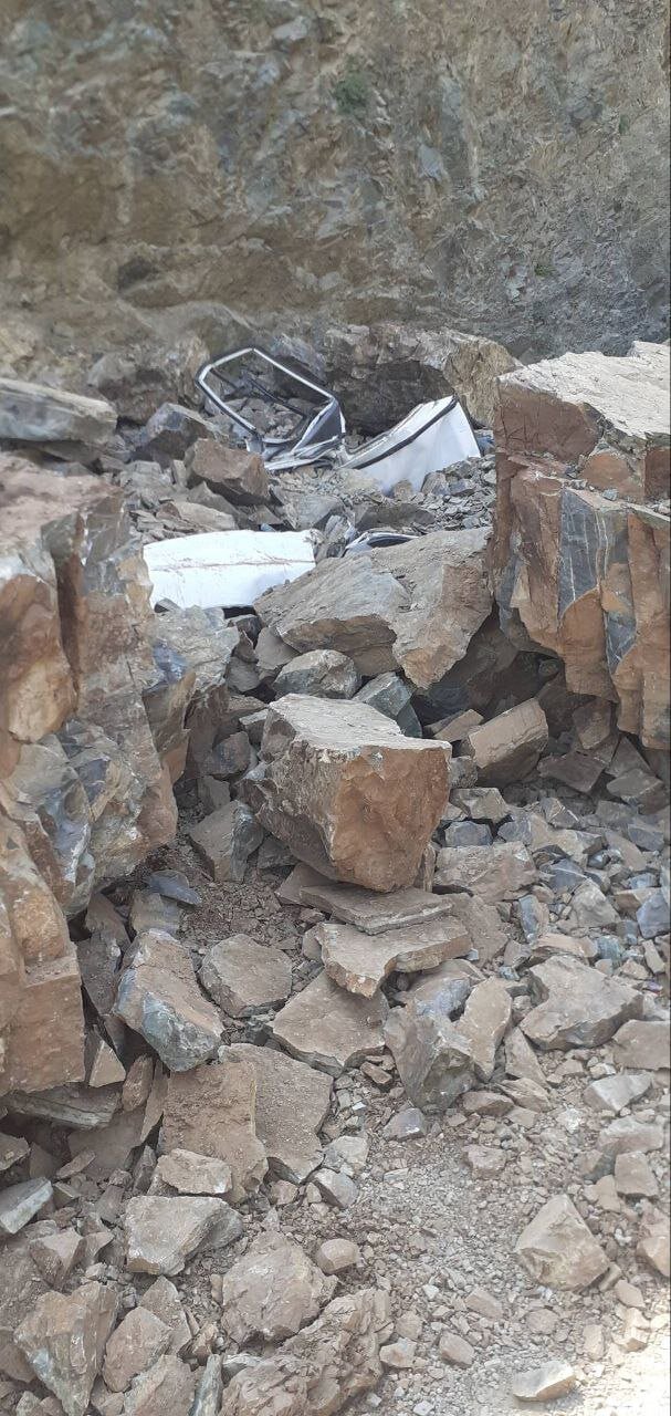 تصاویر وضعیت خودرو ها در جاده امامزاده داوود بعد از ریزش کوه | تصاویر