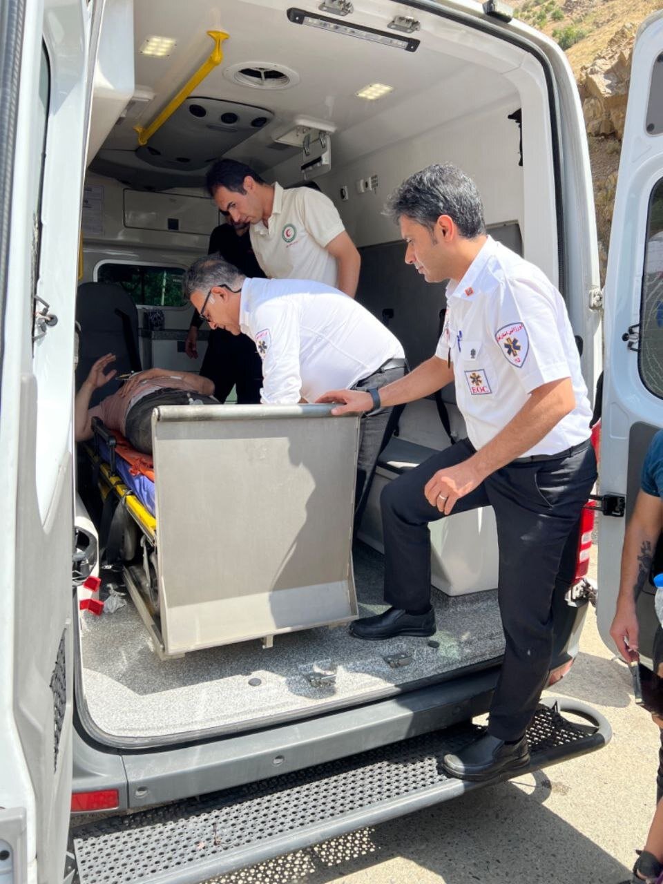 تصاویر وضعیت خودرو ها در جاده امامزاده داوود بعد از ریزش کوه | تصاویر