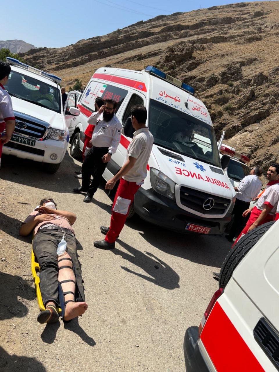 تصاویر وضعیت خودرو ها در جاده امامزاده داوود بعد از ریزش کوه | تصاویر