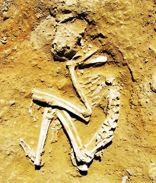 مادری که در قبر زایمان کرد | ۴ کشف‌عجیب باستان‌شناسان