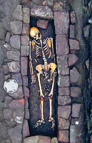 مادری که در قبر زایمان کرد | ۴ کشفعجیب باستانشناسان