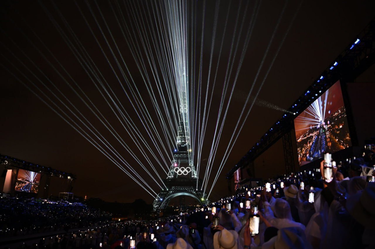 نورافشانی خاص برج ایفل، سمبل شهر پاریس در شب افتتاحیه المپیک ۲۰۲۴ | تصاویر