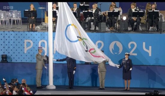 گاف عجیب فرانسوی ها در المپیک ؛ پرچم المپیک  برعکس نصب شد! | عکس