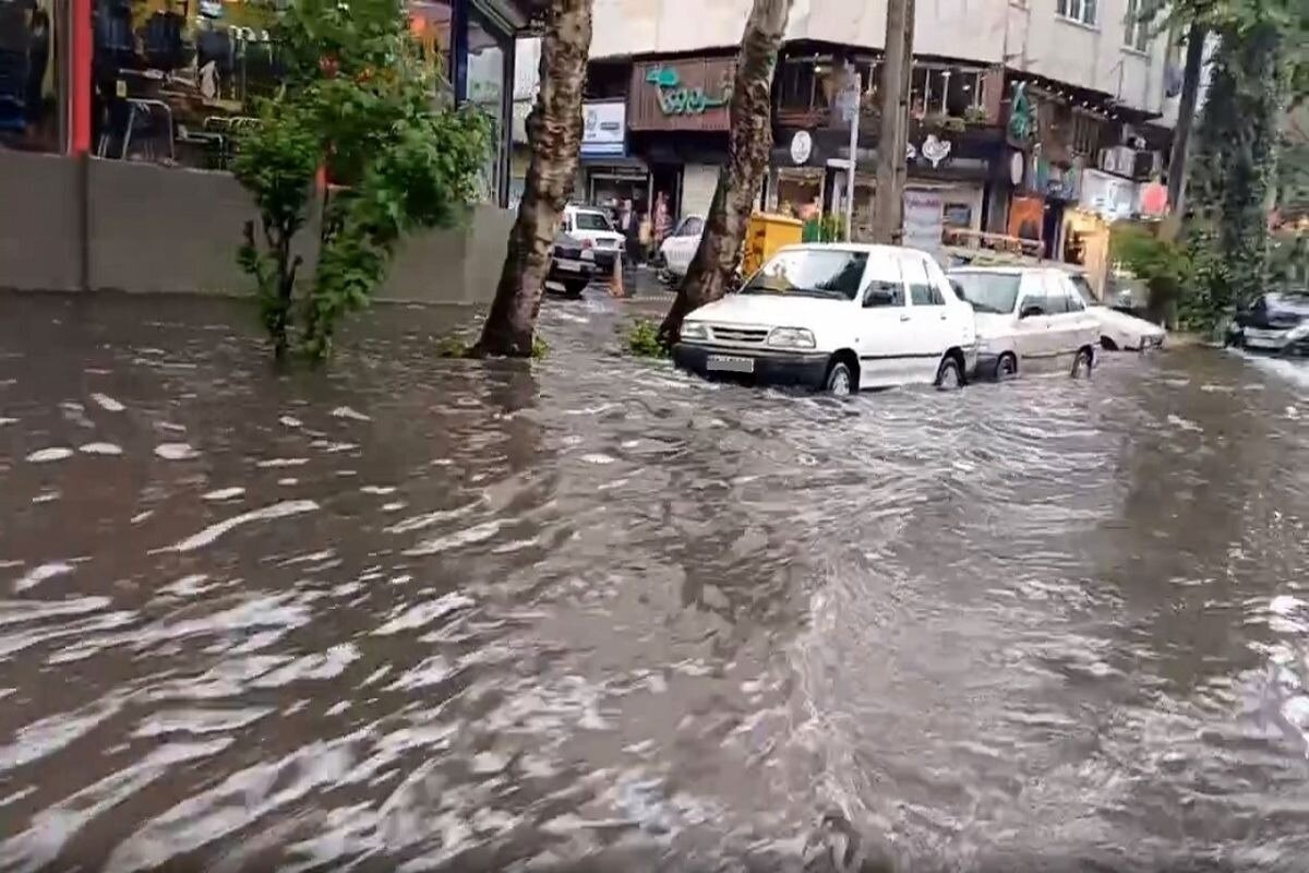 رشت در مردادماه بارانی شد