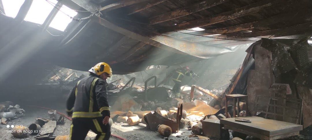 کارخانه یخچال سازی سیلوان در آتش سوخت | فیلم و عکس