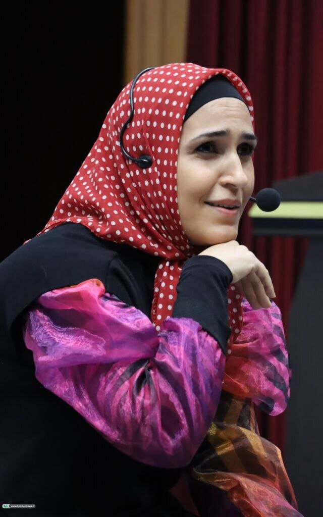 قصه گویی با زبان اشارهها | روایت زنی که فقط برای کودکان ناشنوا و کم شنوا قصه میخواند