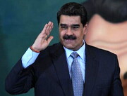 فیلمی منتشر نشده از عزاداری مادورو برای شهید رئیسی | ویدئو