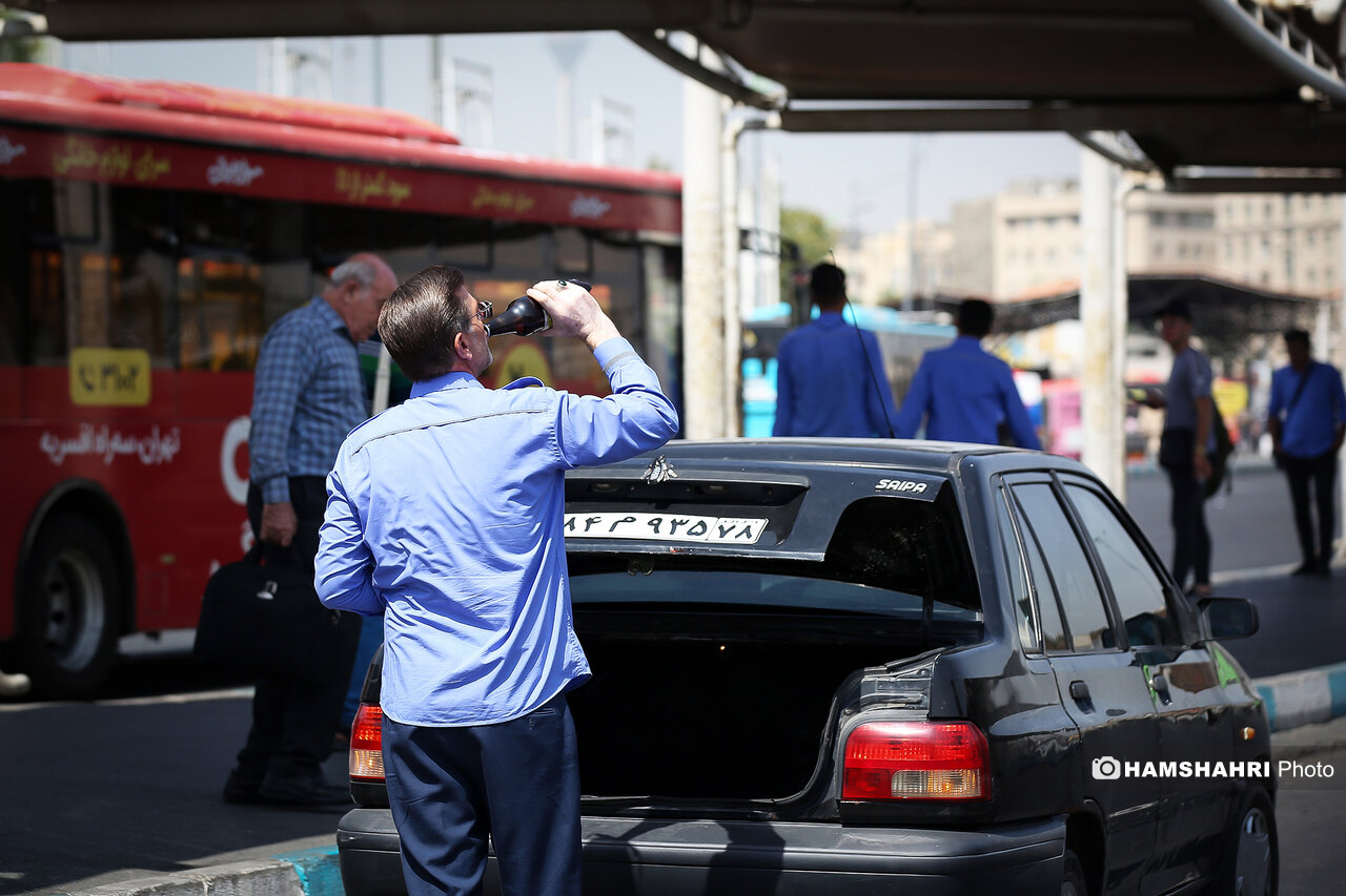 برای جبران کم آبی بدن چه بخوریم ؟ ؛ بهترین نوشیدنی و مواد غذایی برای کمبود آب بدن + توصیههای طب ایرانی