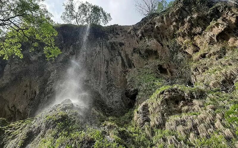 آبشار بیشه لرستان، نگینی در دل جنگل های بلوط