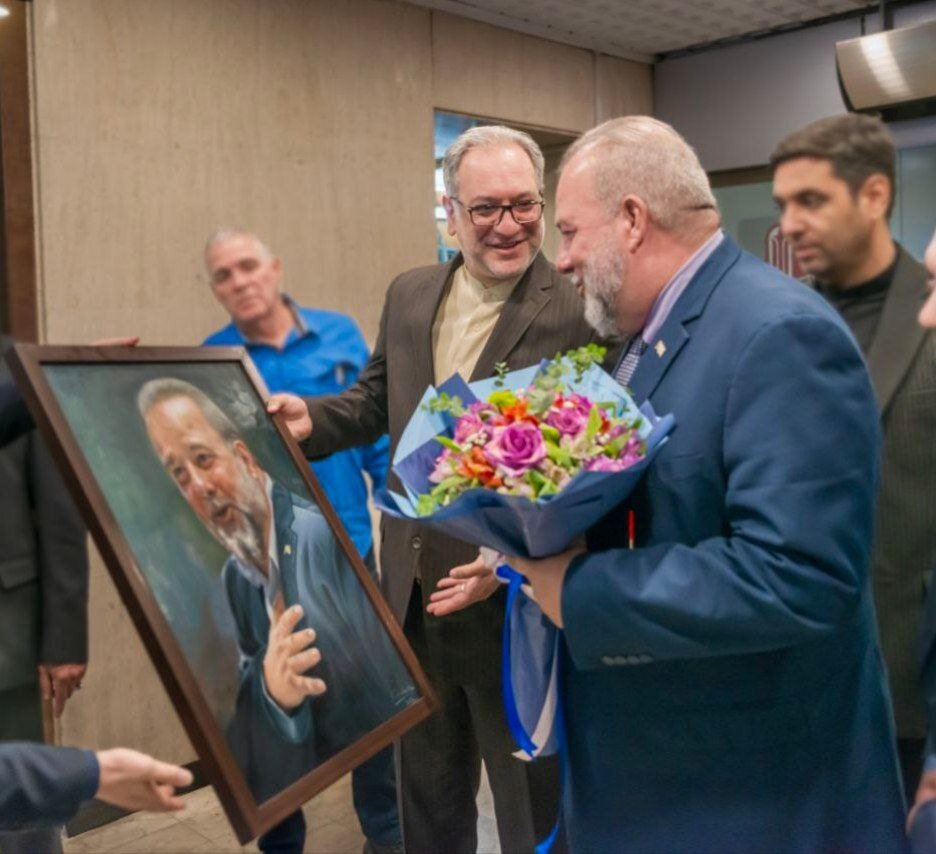غافلگیری نخست وزیر کوبا از هدیه خاص ایرانی‌ها | عکس