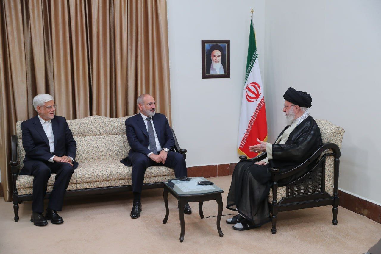 دیدار نخست‌وزیر ارمنستان و هیأت همراه با رهبر انقلاب اسلامی | عکس