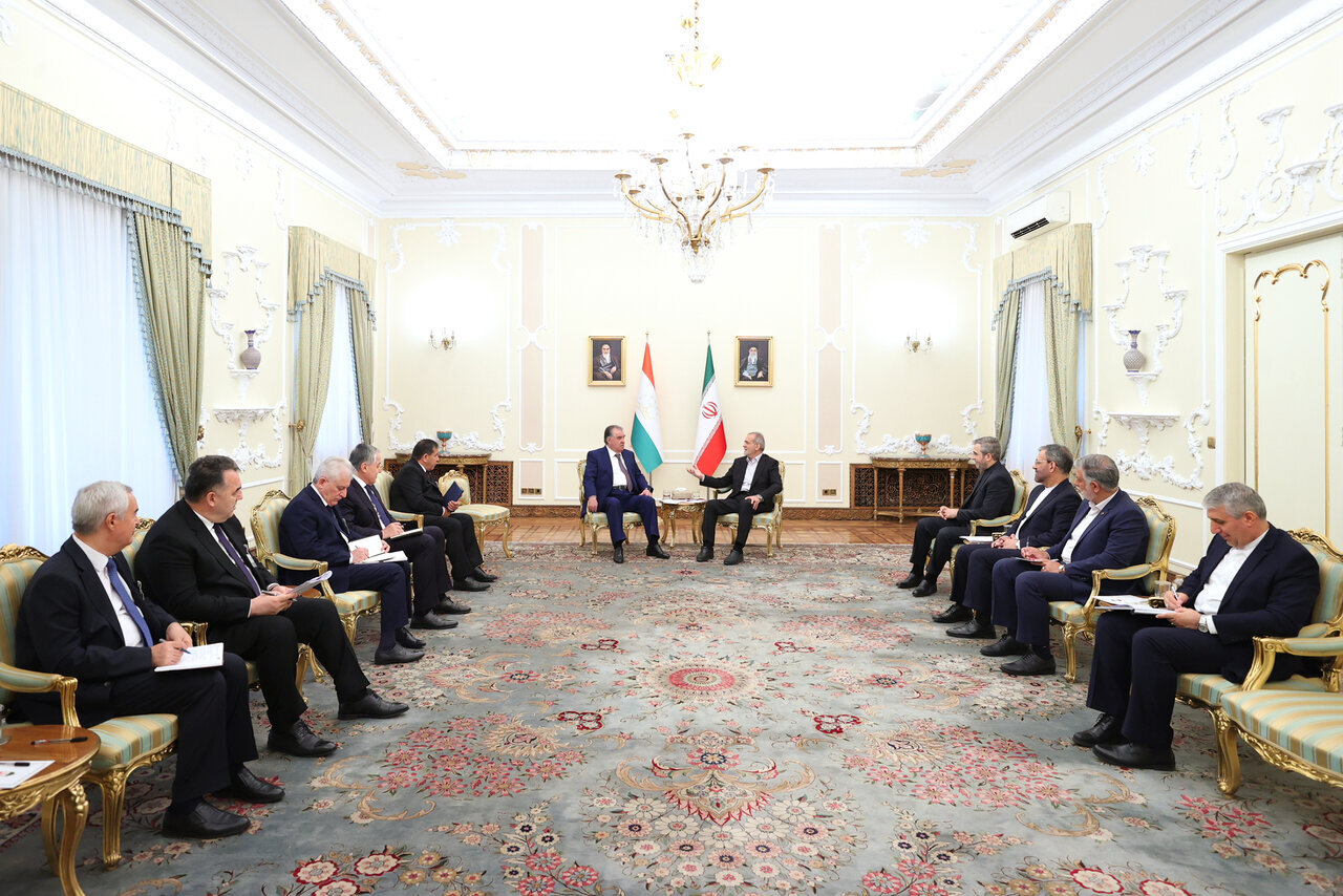 رئیس جمهور تاجیکستان با پزشکیان دیدار کرد | عکس