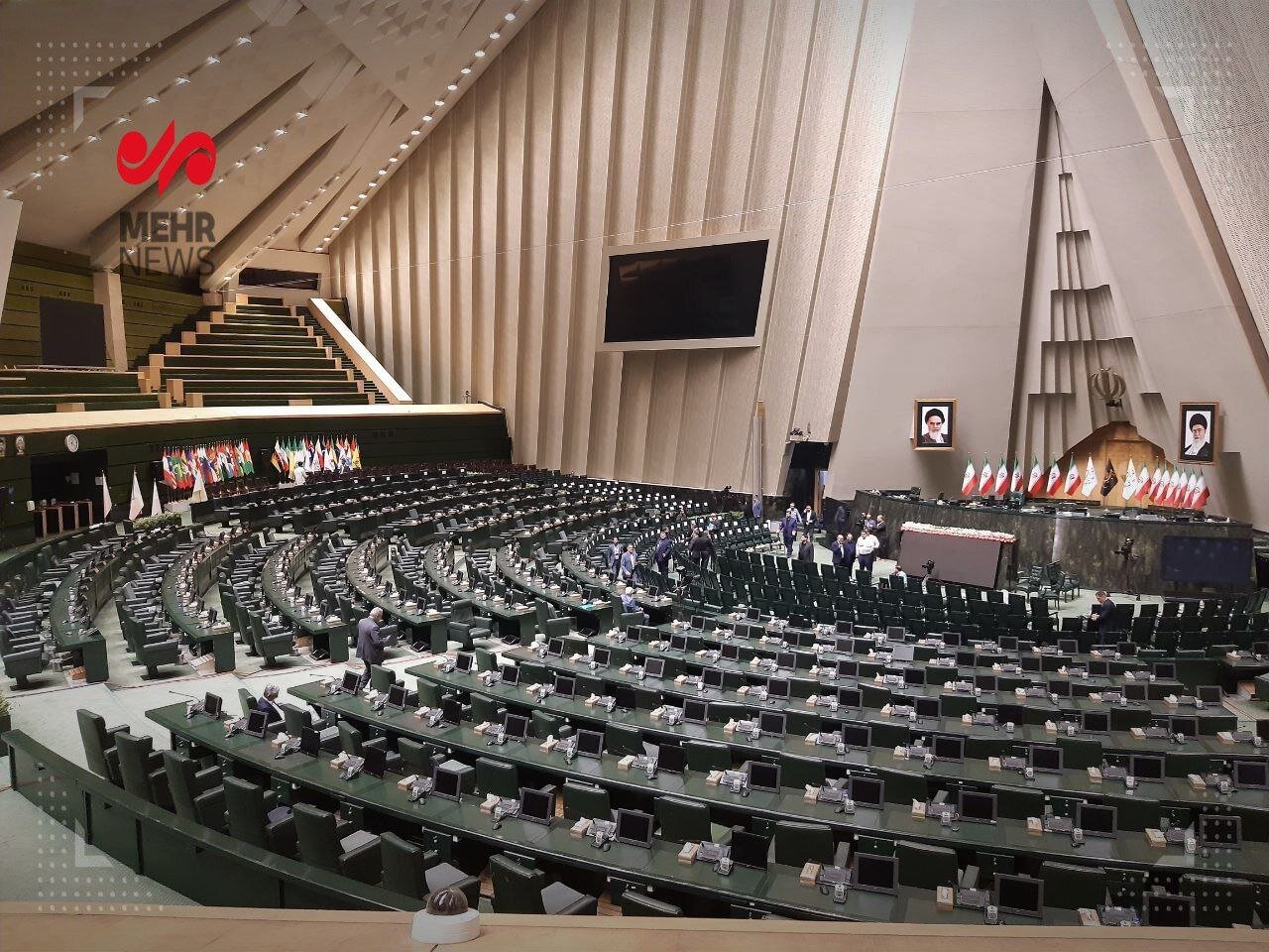 صحن مجلس ساعتی قبل از برگزاری مراسم تحلیف ریاست جمهوری | تصاویر