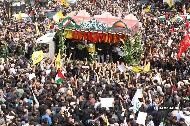 تشییع پیکر شهید «اسماعیل هنیه» بر دستان مردم تهران