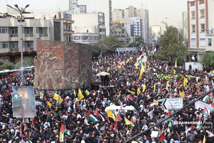 تشییع پیکر شهید «اسماعیل هنیه» بر دستان مردم تهران