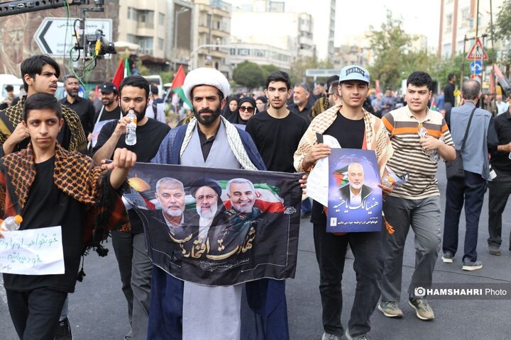 تشییع پیکر شهید «اسماعیل هنیه» بر دستان مردم تهران