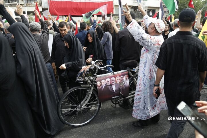 تشییع پیکر شهید «اسماعیل هنیه» بر دستان مردم تهران -2