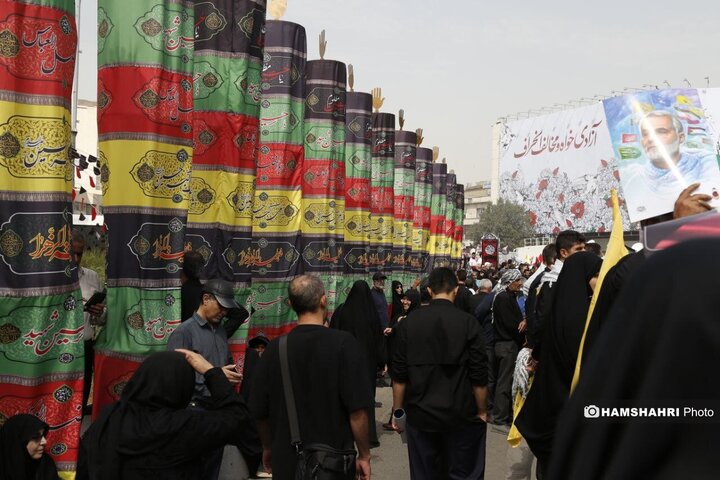 تشییع پیکر شهید «اسماعیل هنیه» بر دستان مردم تهران -2