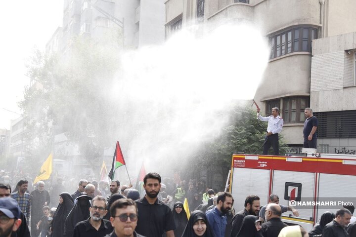 تشییع پیکر شهید «اسماعیل هنیه» بر دستان مردم تهران -2