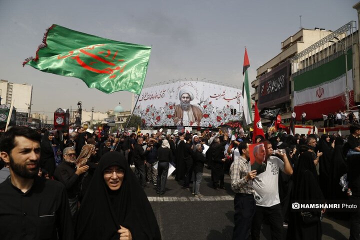 تشییع پیکر شهید «اسماعیل هنیه» بر دستان مردم تهران -2