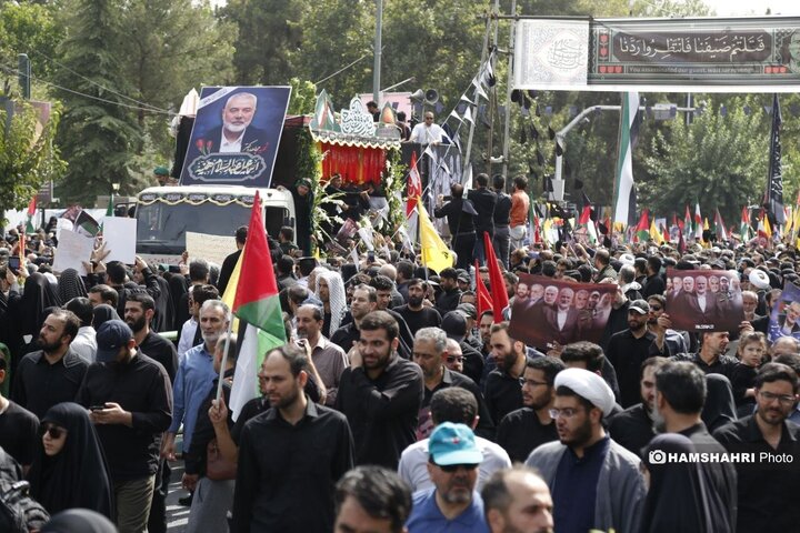 تشییع پیکر شهید «اسماعیل هنیه» بر دستان مردم تهران -2