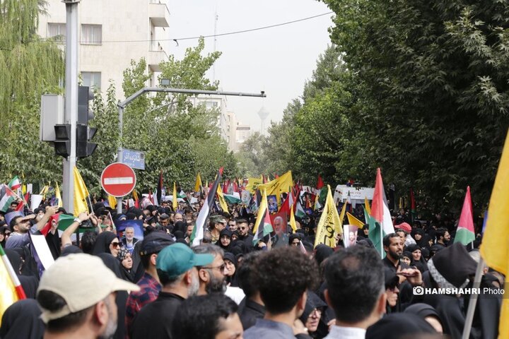 تشییع پیکر شهید «اسماعیل هنیه» بر دستان مردم تهران -2