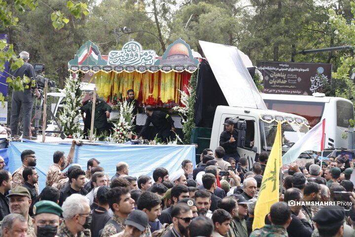 تشییع پیکر شهید «اسماعیل هنیه» بر دستان مردم تهران -2