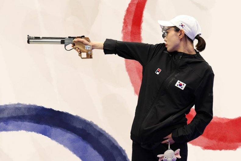 ستارههای صورت سنگی پاریس | چطور این دو تیرانداز غوغا به پا کردند ؟