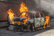 آتش گرفتن یک خودرو در زاهدان بخاطر گرمای هوا | ویدئو