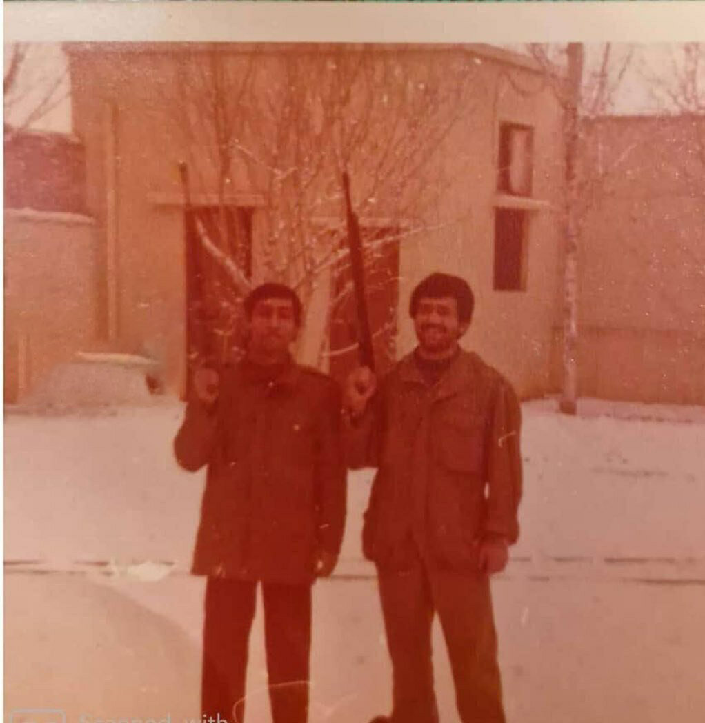 مسعود پزشکیان اسلحه به دست در کنار معاونش  | عکس