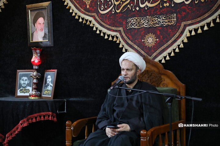 شب سوم مراسم عزاداری دهه اول ماه صفر | تکریم از خانواده شهید مدافع حرم