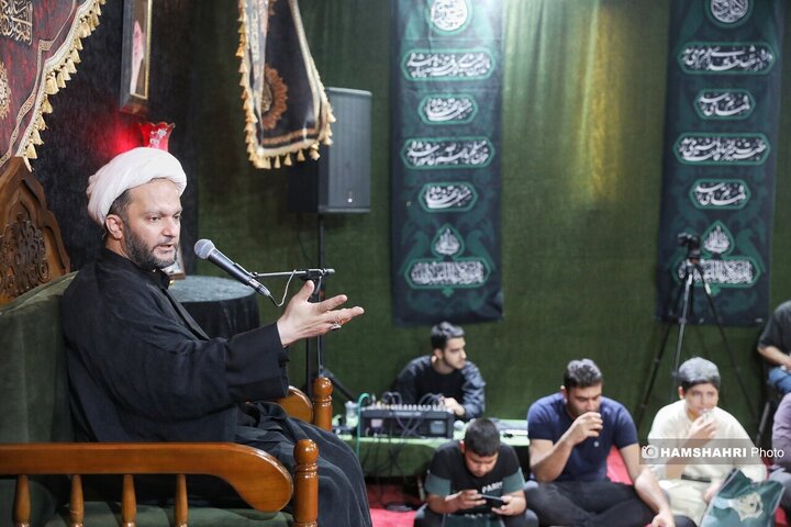 شب سوم مراسم عزاداری دهه اول ماه صفر | تکریم از خانواده شهید مدافع حرم