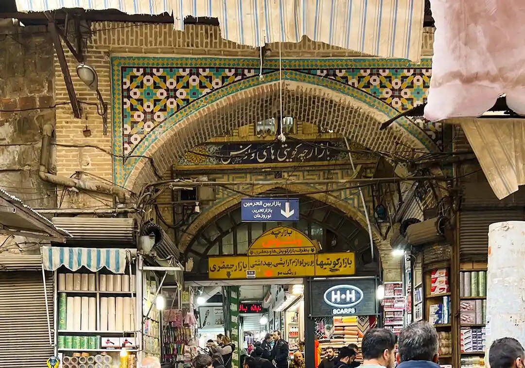 یک بازار بزرگ و دهها بازارچه کوچک