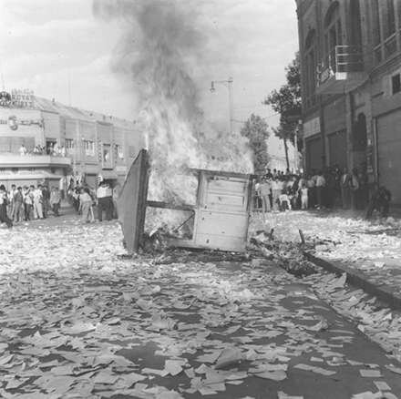 تخریب دفاتر و تعطیلی روزنامههای طرفدار مصدق