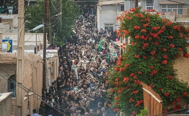 آیین های عزاداری محرم در استان ها | آیین سنتی «یا عباس یا عباس» در شاهرود