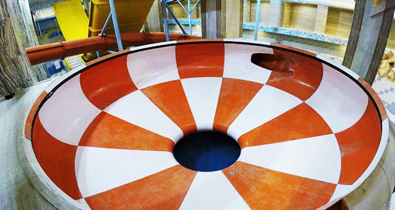 لذت آب بازی در مجموعههای آبی تهران