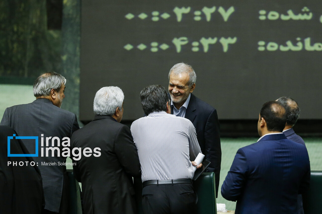 خوش و بش نمایندگان مجلس با پزشکیان و وزرای پیشنهادی | تصاویر