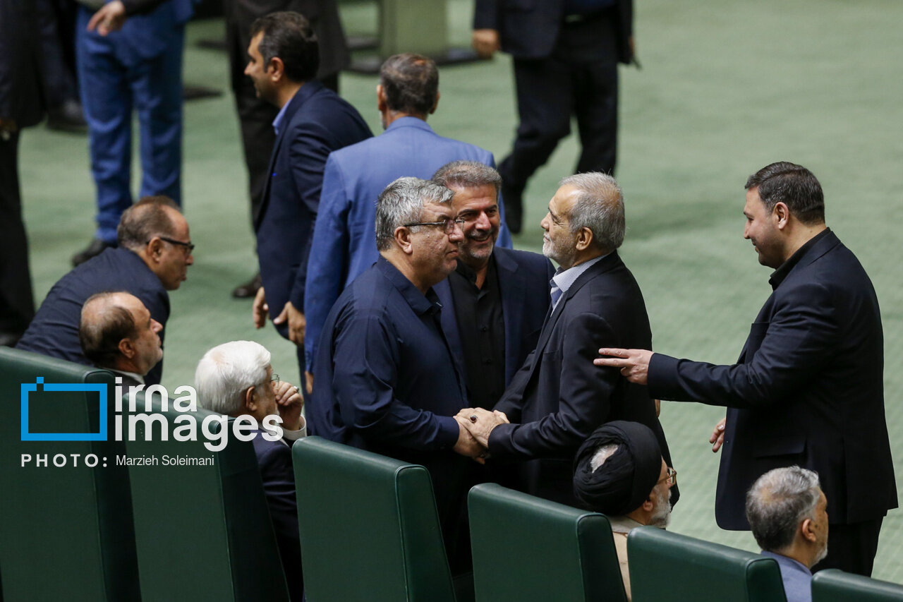 خوش و بش نمایندگان مجلس با پزشکیان و وزرای پیشنهادی | تصاویر