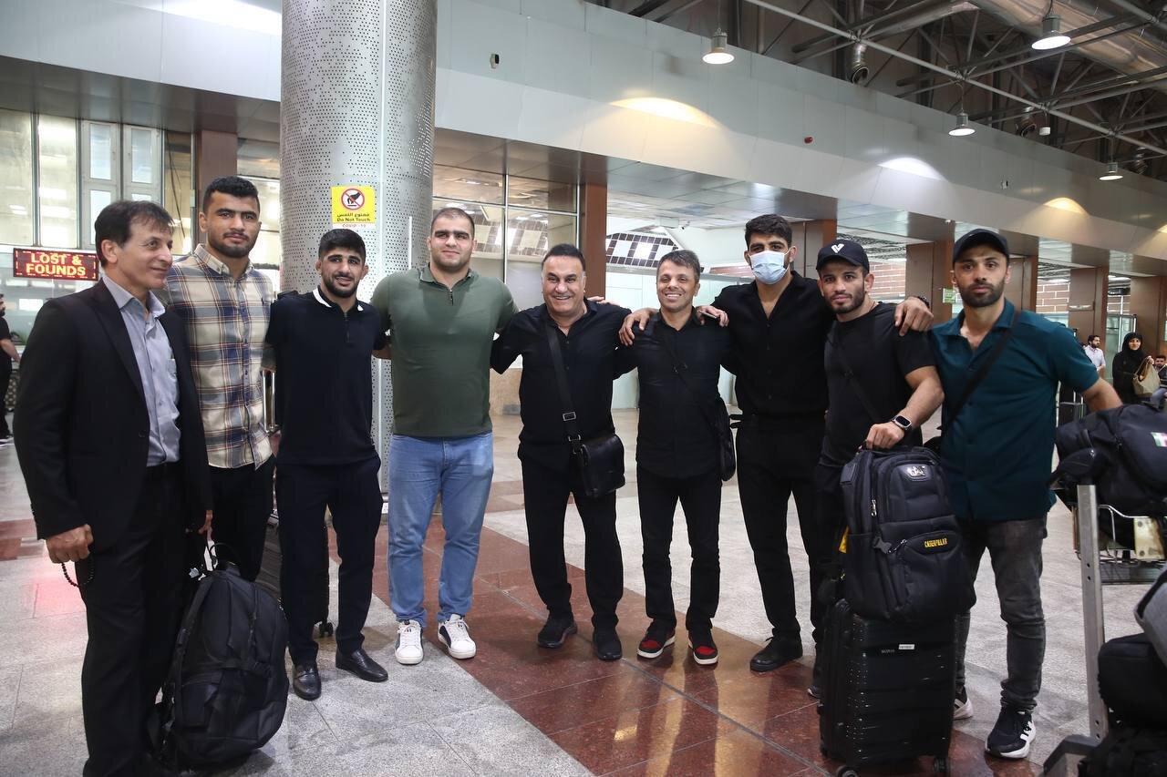 جواد نکونام ویحیی گل محمدی در راه کربلا | اعزام کاروان ورزشی مدیریت شهری به پیادهروی اربعین + تصاویر