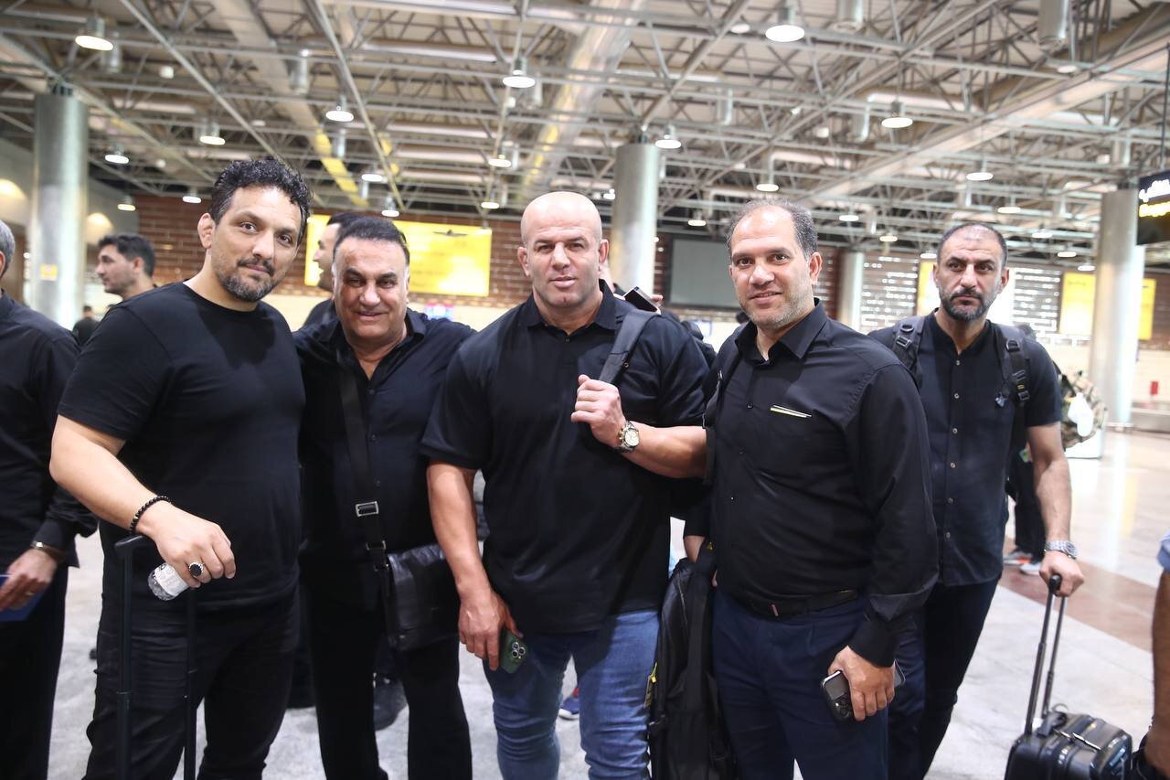 جواد نکونام ویحیی گل محمدی در راه کربلا | اعزام کاروان ورزشی مدیریت شهری به پیادهروی اربعین + تصاویر