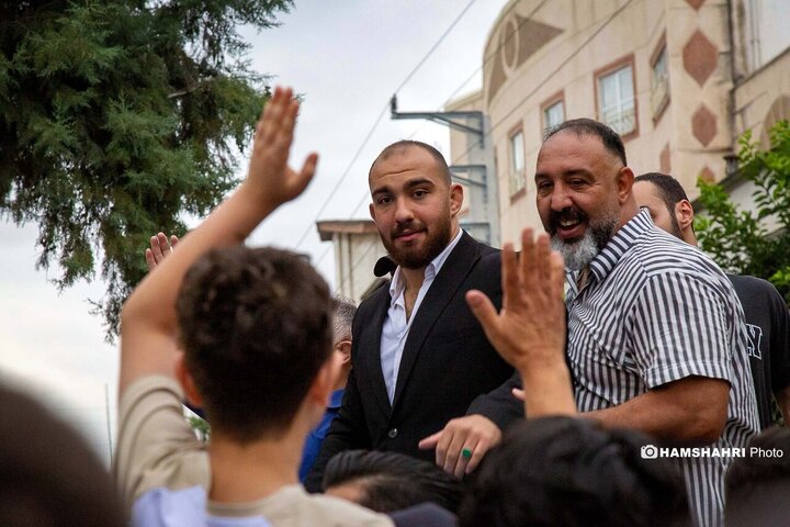 استقبال بی نظیر از امیرحسین زارع در زادگاهش | تصاویر