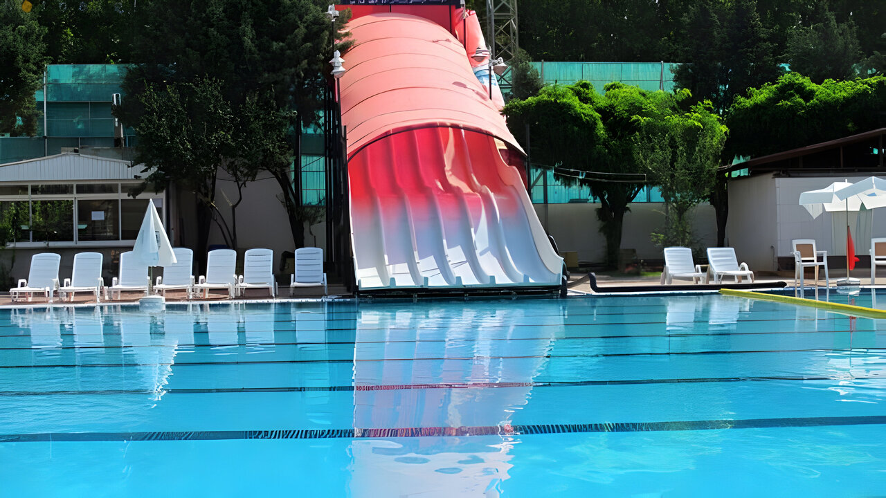 سوار بر سرسرههای مهیج در پارکهای آبی