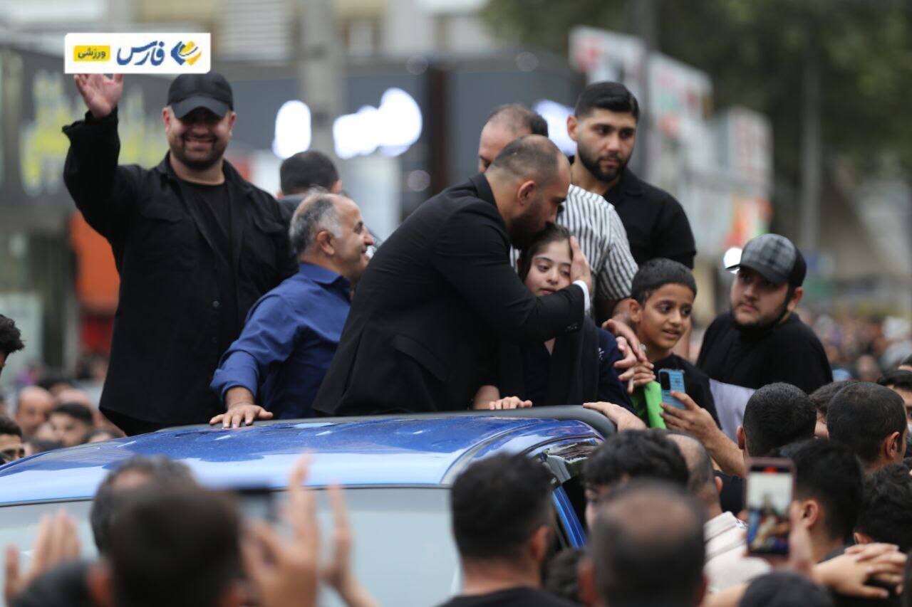 رفتار زیبای امیرحسین زارع با کودک سندروم دان | تصاویر